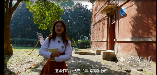 學(xué)生在紅樓外拍攝《湖科，我們的故事》.png.png