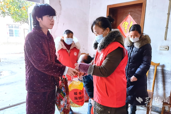 劉振羽 父死母改嫁，和爺爺奶奶一起生活，低保貧困戶 (3)_副本.jpg