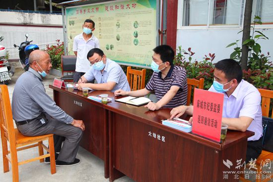 “擺攤”接訪_副本.jpg