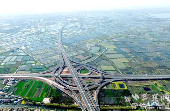 鐵、水、公、空立體式交通運(yùn)輸通道連線成網(wǎng)_副本.jpg